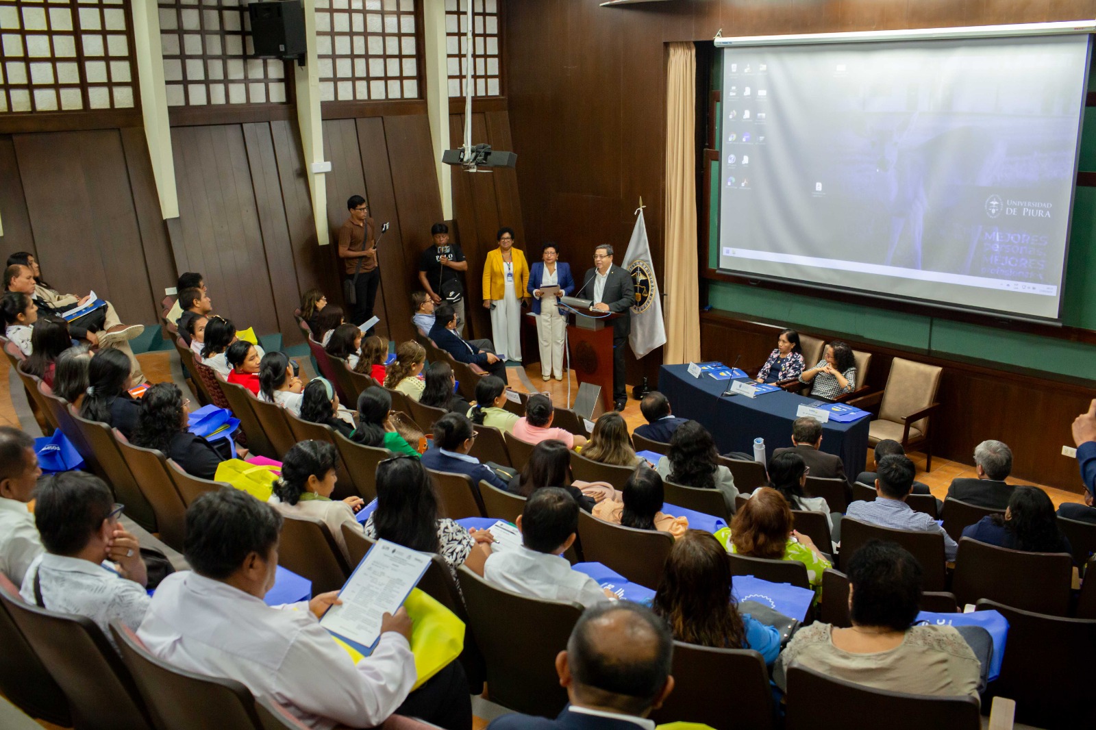 Directores de Sechura inician diplomado en la Universidad de Piura