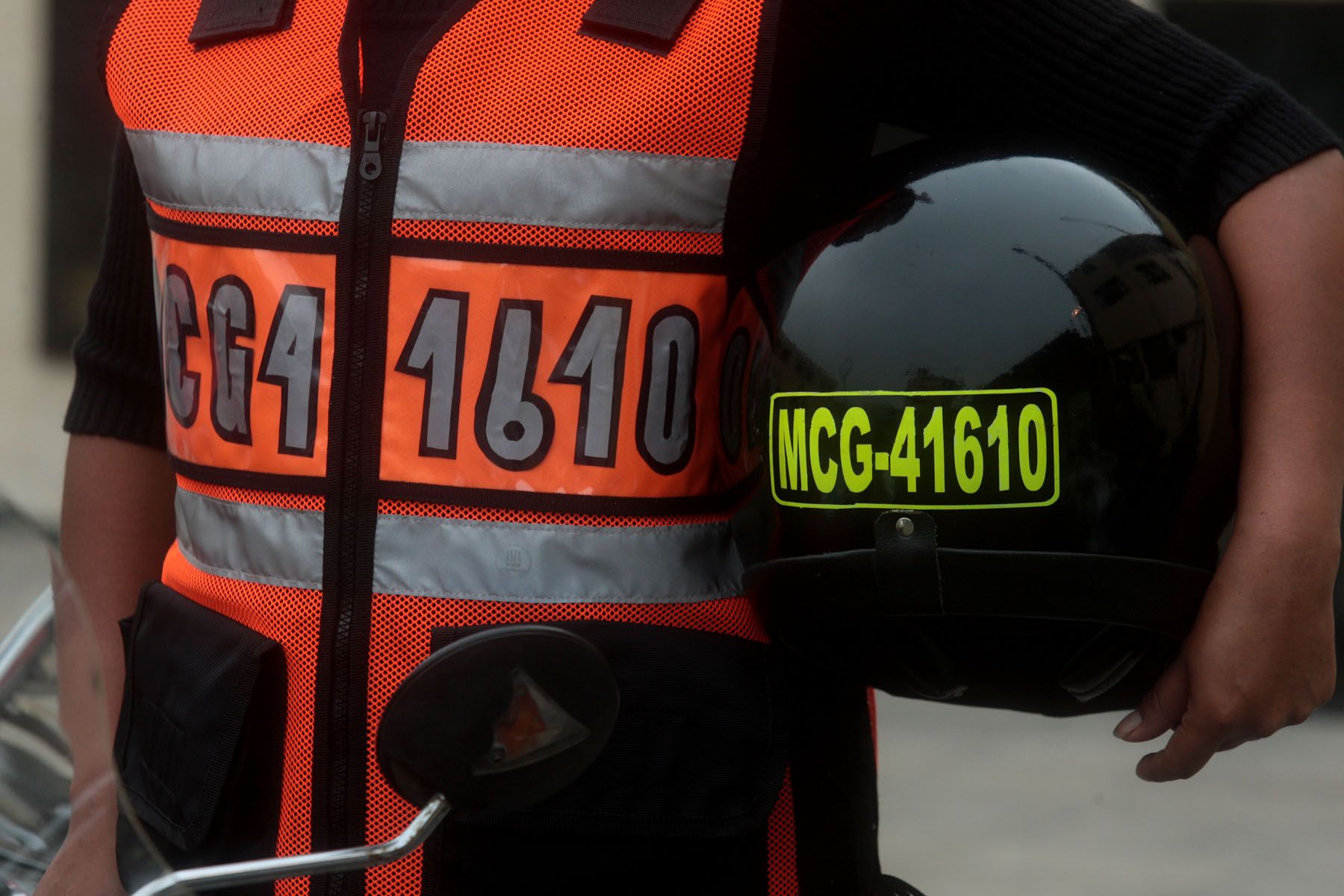 Motociclistas de Piura deberán usar chaleco con placa desde junio