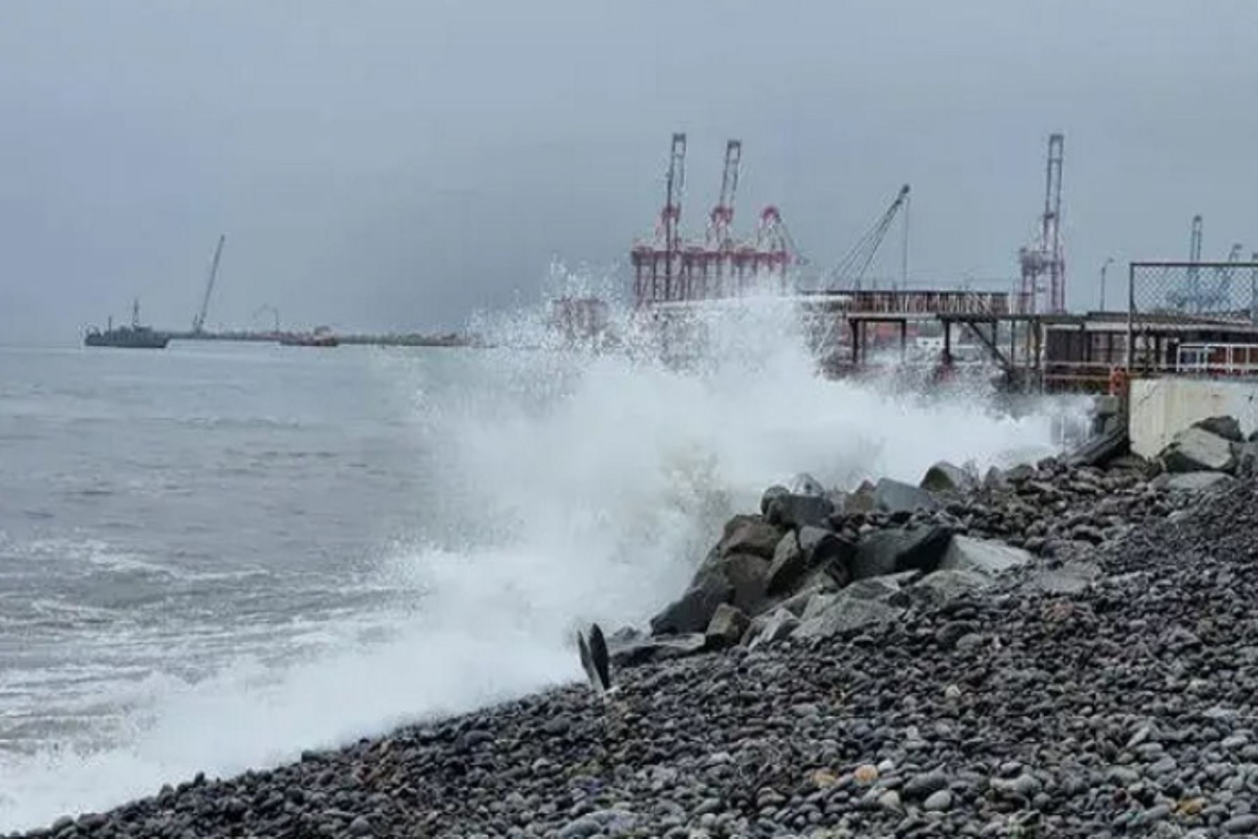Cierran 22 puertos en Talara, Paita y Sechura por oleajes anómalos