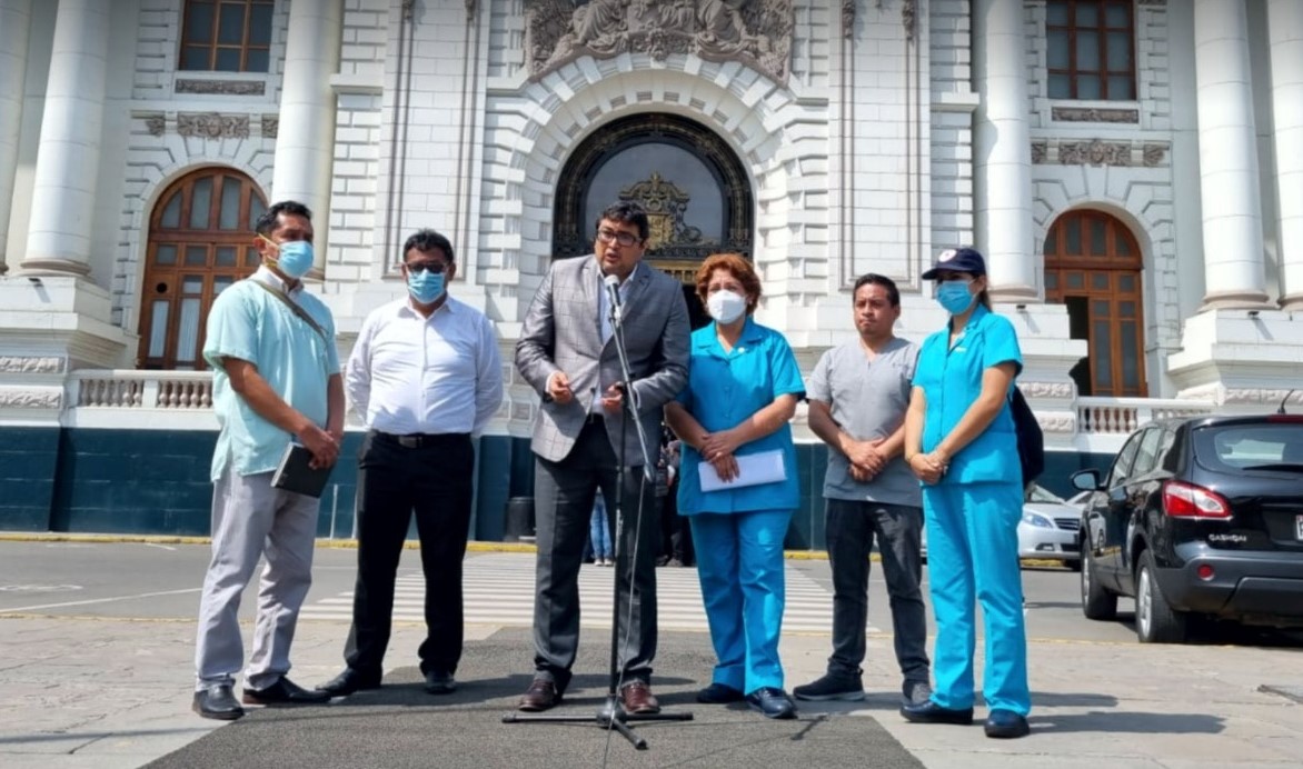 Congresista Revilla anuncia nombramiento total de personal de salud CAS