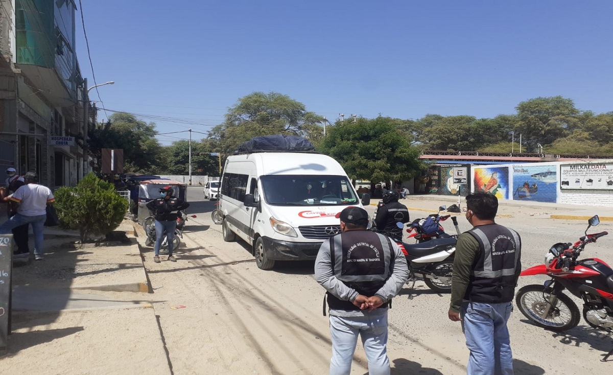 TC prohíbe a municipios distritales multar y remolcar vehículos mal estacionados