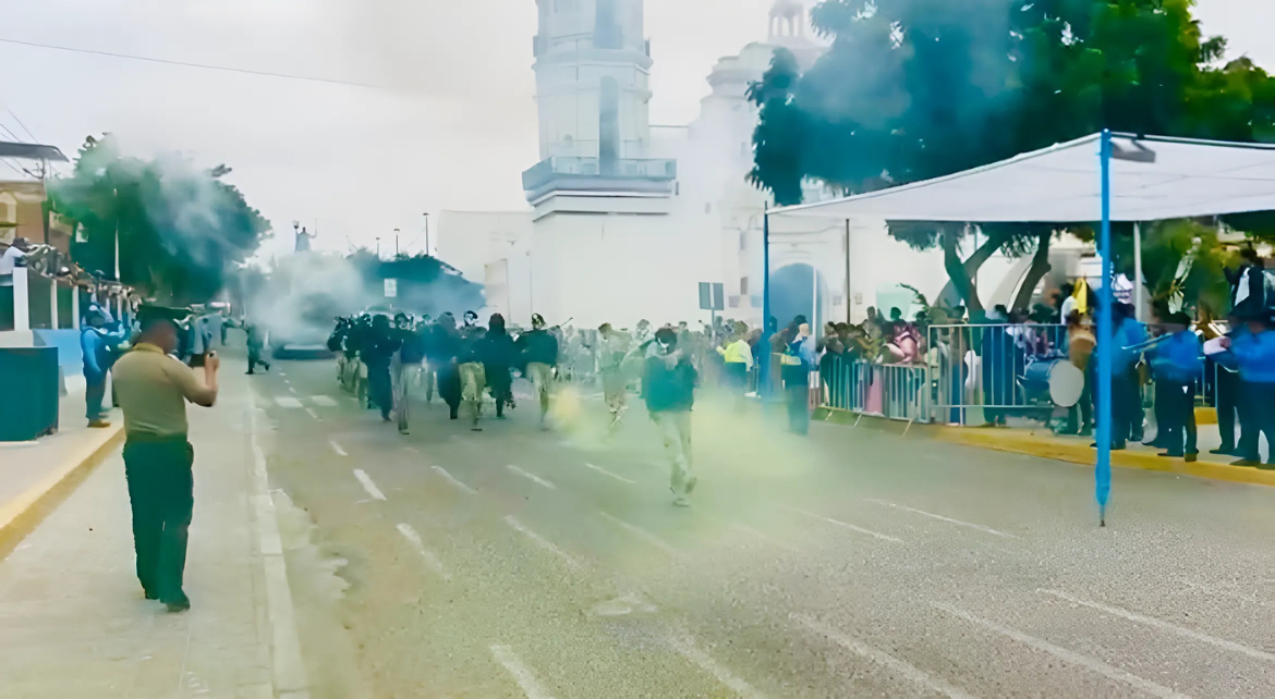Incidente con gas pimienta genera pánico durante desfile por el bicentenario de Sechura