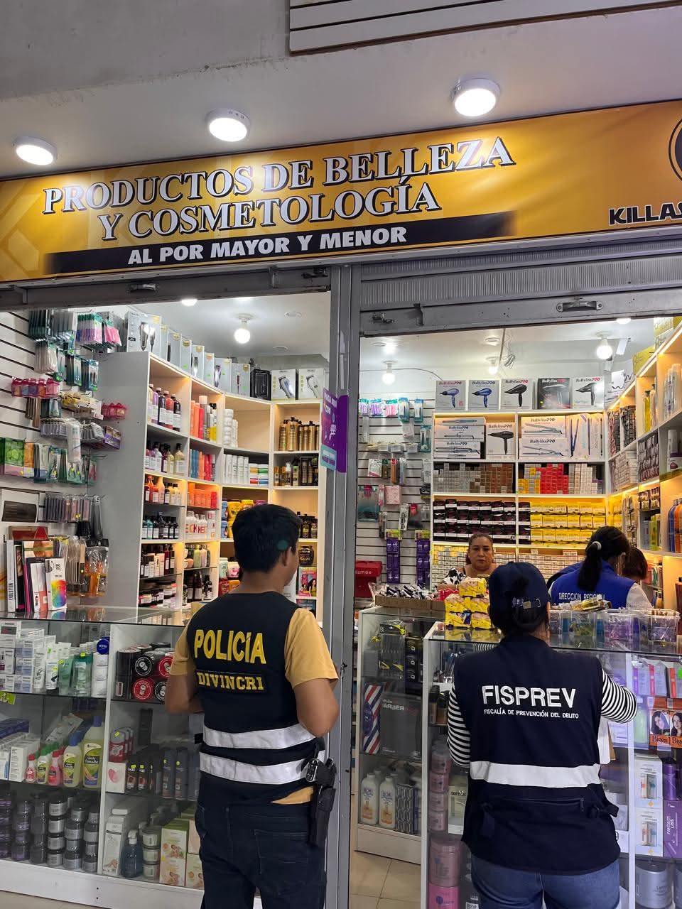 Decomisan más de 3 mil medicamentos vencidos en farmacias durante operativo