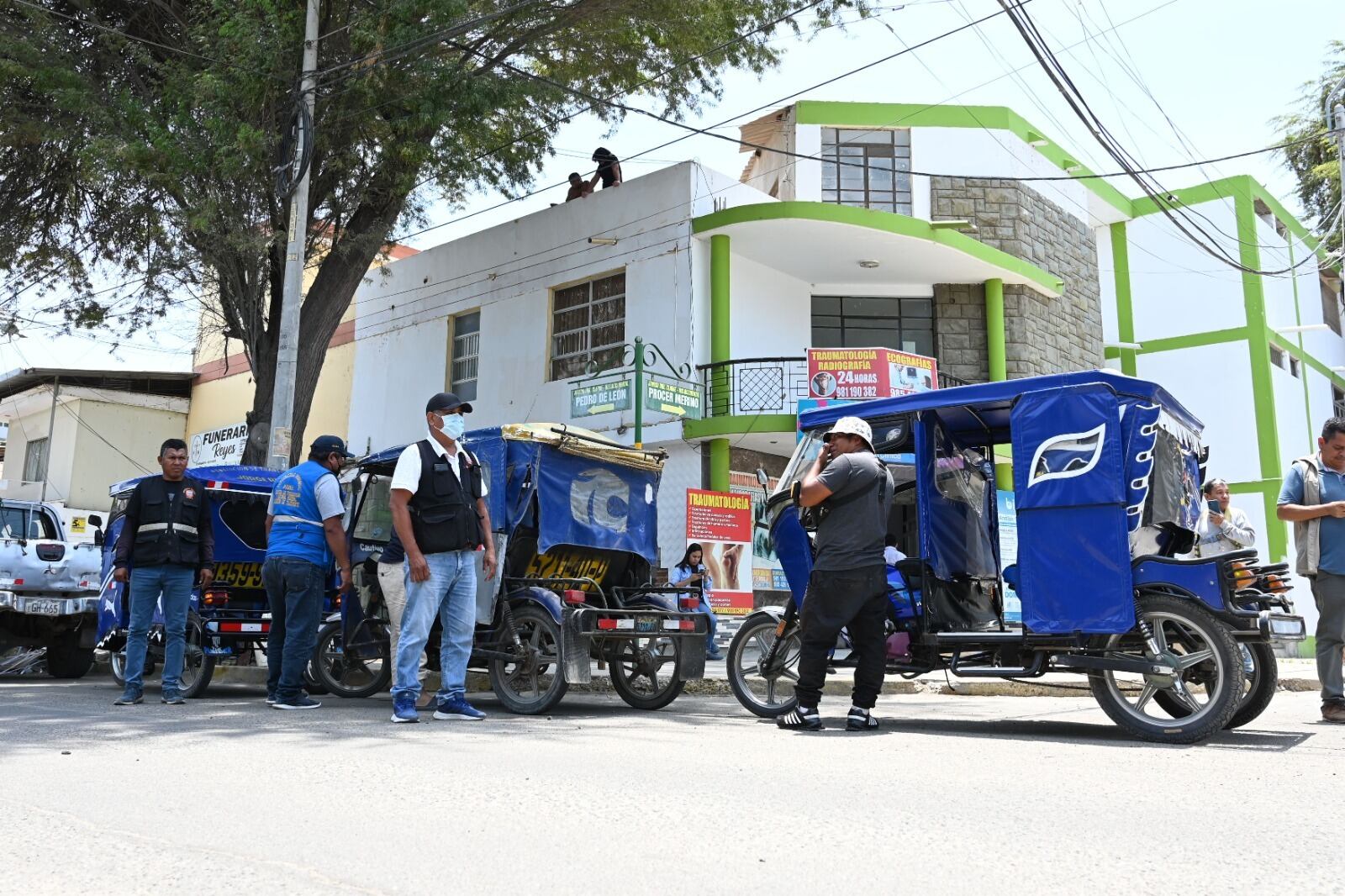 Municipalidades coordinan regulación metropolitana para mototaxis con código QR integrado