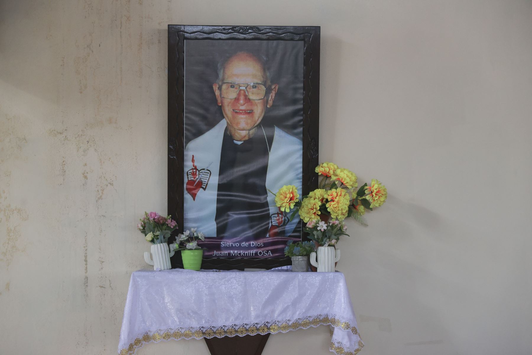 Restos del padre Juan McKniff llegan a Piura y podría ser canonizado