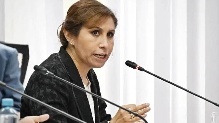 Faltan firmas en acta que repone a Benavides en la Fiscalía