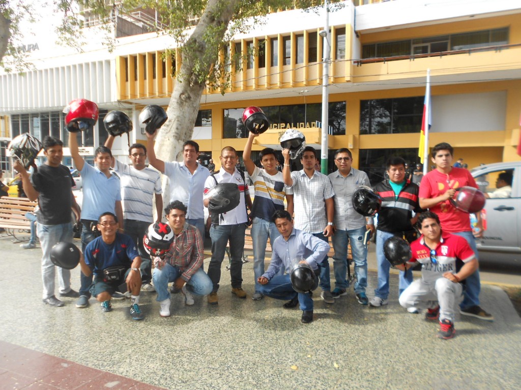 Motociclistas protestan contra norma que exige chaleco con número de placa