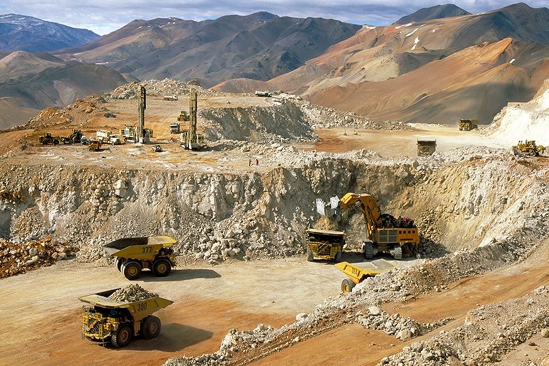 Minería genera récord de empleos en Perú con más de 256 mil plazas