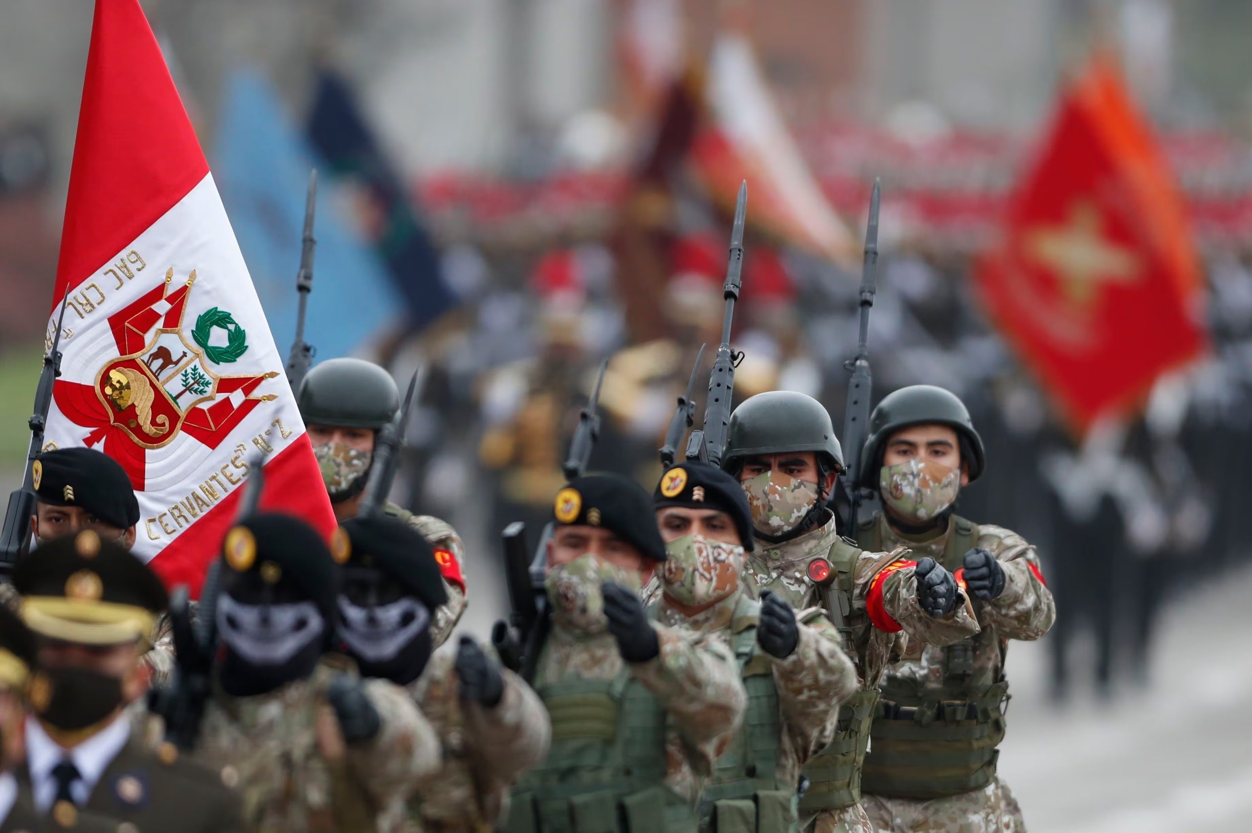 Aprueban aumento de sueldo para las Fuerzas Armadas y la Policía