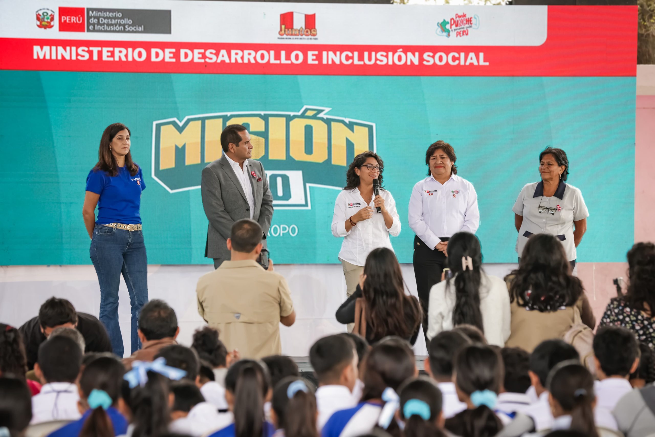 Ministra Leslie Urteaga lanza estrategia digital para adolescentes en Piura