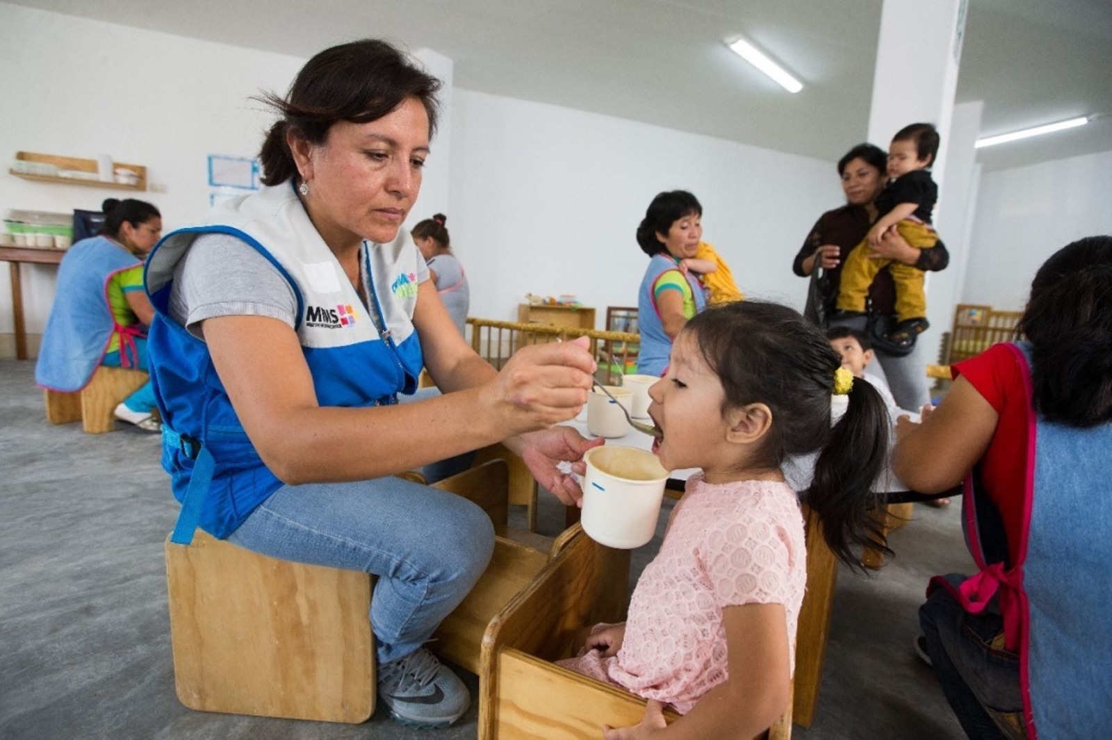 Programas sociales evitaron que 1.2 millones caigan en pobreza