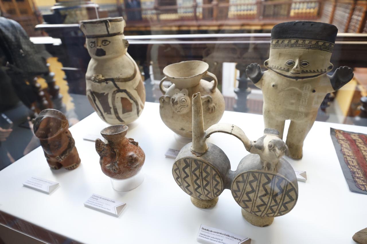 Más de 130 bienes culturales retornan al Perú desde cinco países