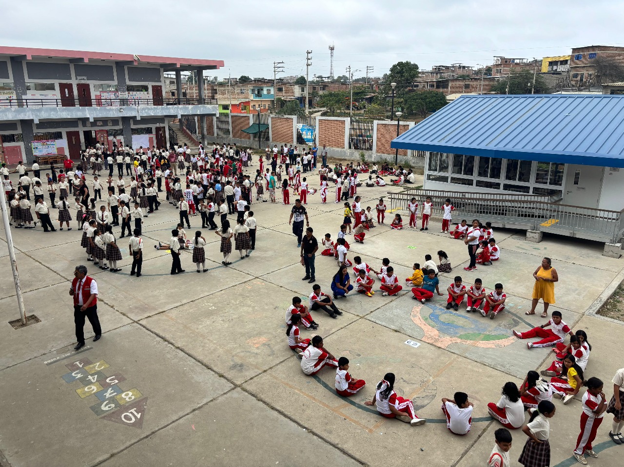 Más de 8 mil escolares fortalecen su educación ante emergencias