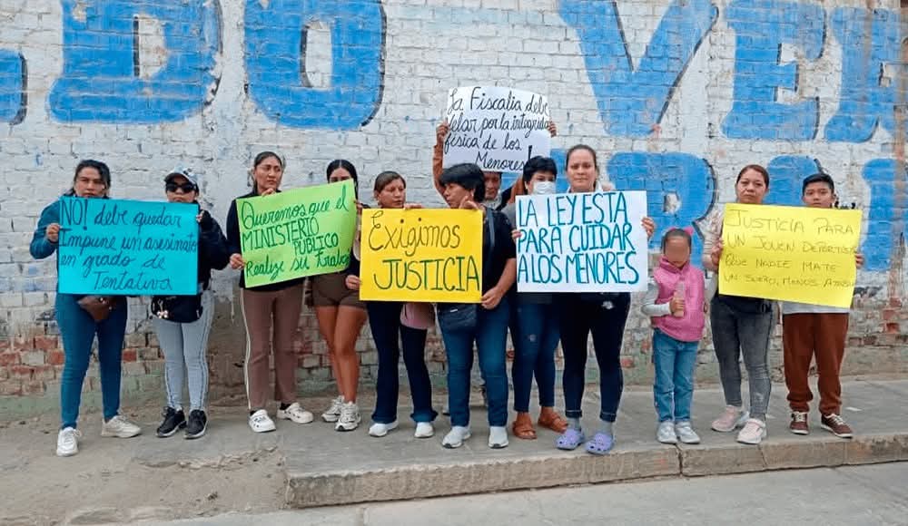 Adolescente es apuñalado afuera de colegio en Paita