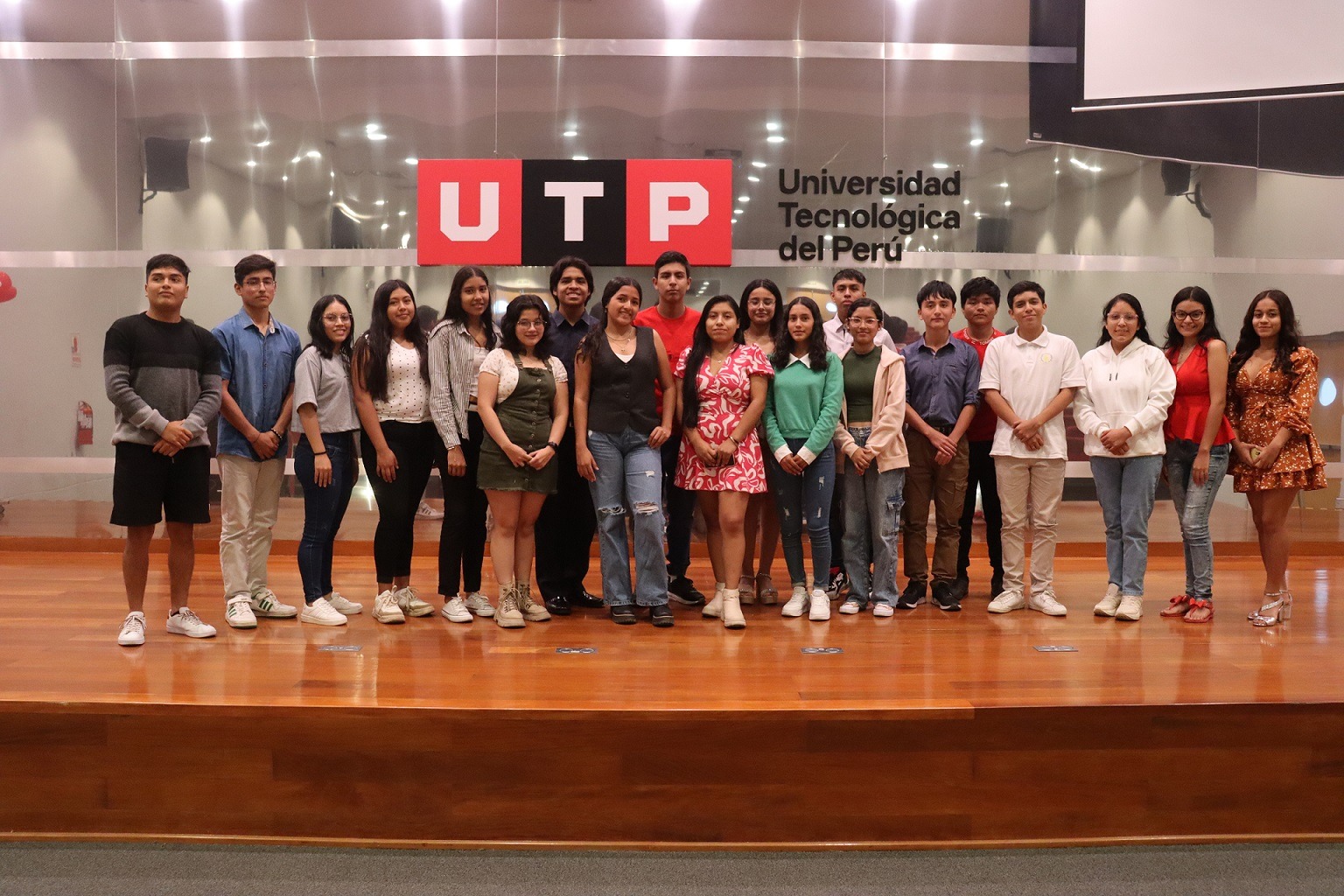 UTP otorgó más de 1100 becas completas a egresados COAR en su primer año
