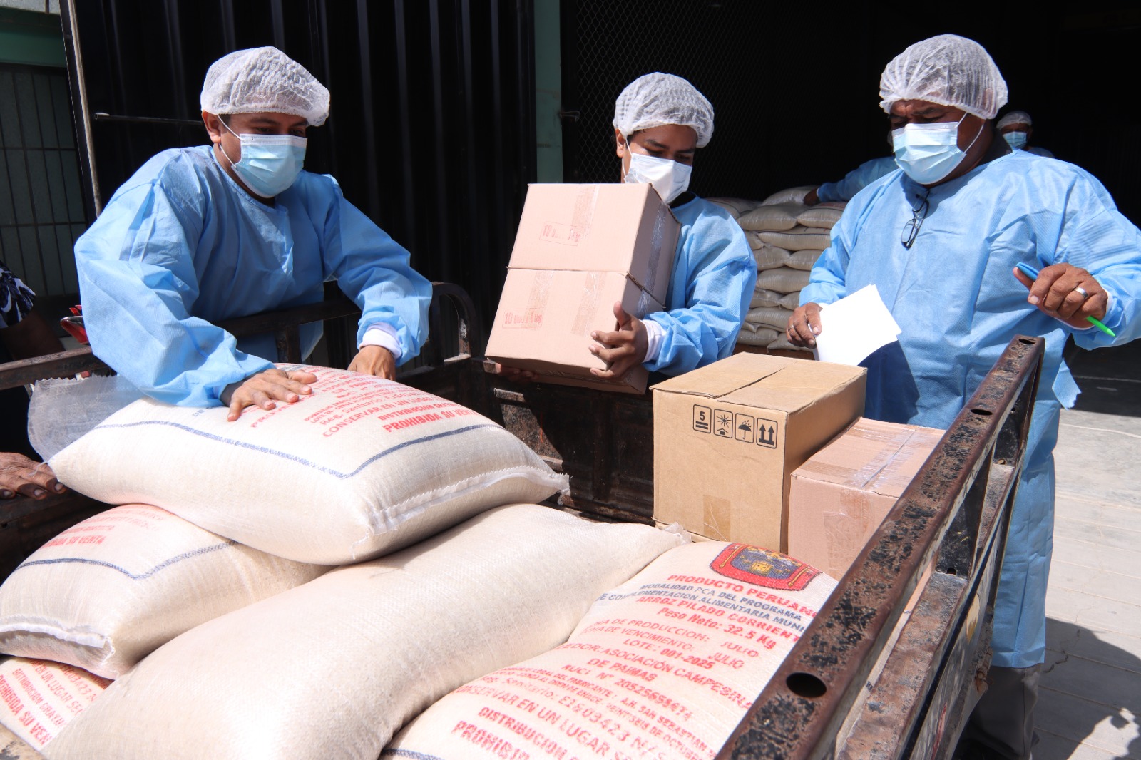 Entregan alimentos a 53 comedores en distritos de Piura