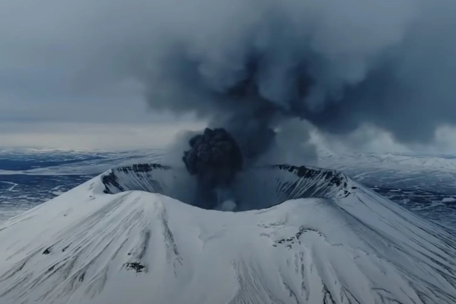 Un segundo volcán de Rusia entra en erupción por primera vez en 600 años