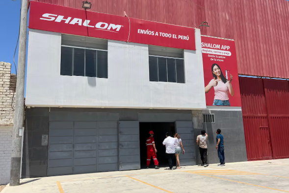 Delincuentes hacen forado y roban encomiendas en Shalom Sullana