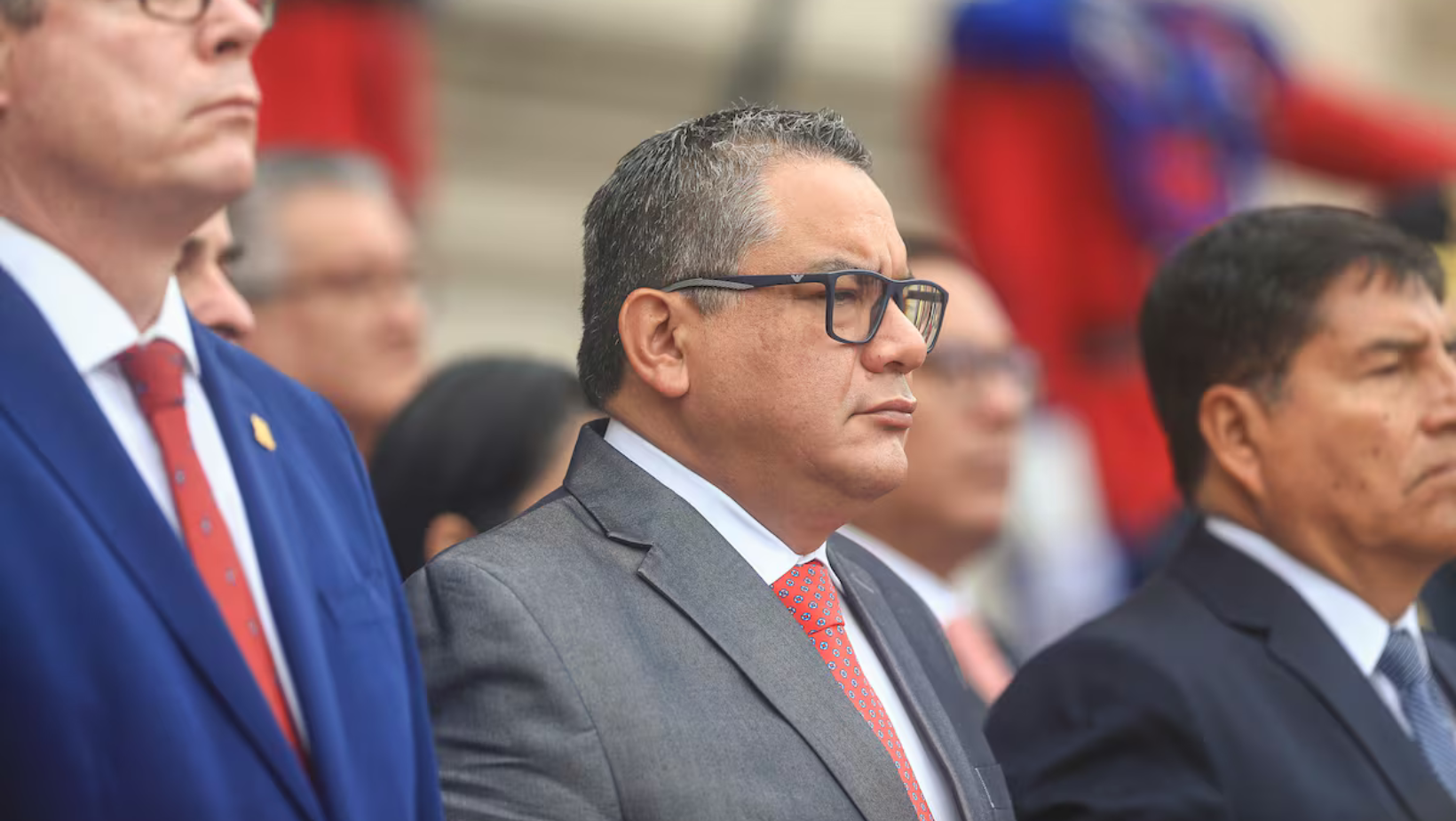 Ministro Santiváñez viajará a Suiza pese a impedimento de salida del país