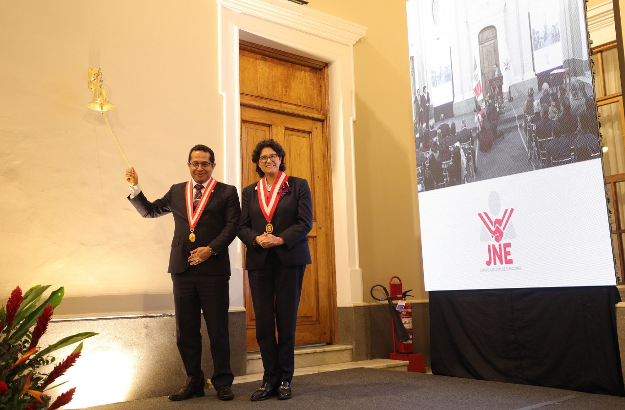 JNE instaura “Campanazo por la Democracia” y rinde homenajes