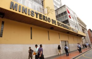 Presupuesto 2026 prioriza sueldos estatales mientras fallan servicios