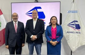 Phillip Butters oficializa su candidatura por Avanza País