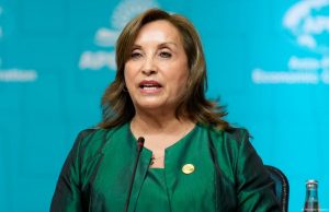Fiscal advierte riesgo de fuga de Dina Boluarte a Estados Unidos