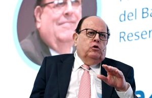 Velarde: Retiros de AFP ponen en riesgo las pensiones y la economía