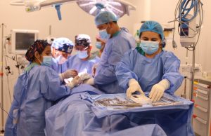 Cirujanos del Hospital Chulucanas reconstruyen rostro de joven tras accidente