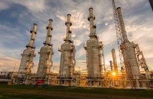 Exministro alerta crisis en hidrocarburos y urge reformas estructurales