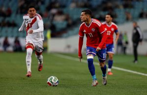 Perú perdió ante la selección chilena que terminó con 10 jugadores