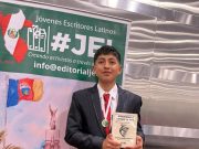 Joven ayabaquino vende su libro para reunir fondos y viajar a congreso en Guatemala