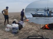 Piura: Embarcación encalla en el mar de Sechura y siete tripulantes sobreviven