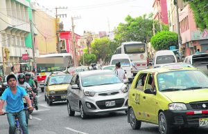 Funcionarios investigados por supuesta entrega de rutas saturadas