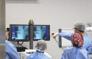 Sullana: realizan exitosa cirugía de columna y devuelven movilidad a paciente de 38 años
