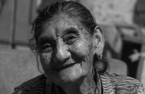 UPAO inaugura “Miradas que Inspiran” para visibilizar vulnerabilidad en adultos mayores
