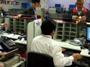 Proponen prohibir uso de celulares a trabajadores de entidades financieras