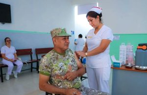 Piura amplía vacunación contra el dengue a jóvenes y personal de riesgo