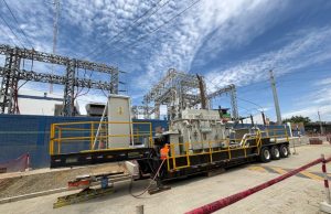 Enosa instala transformador para restablecer el servicio eléctrico en Piura