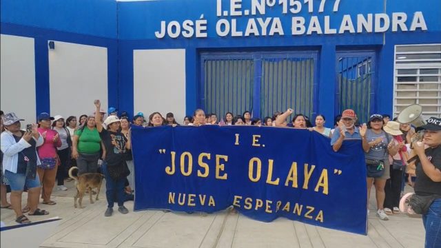 Protesta de padres de familia del colegio José Olaya
