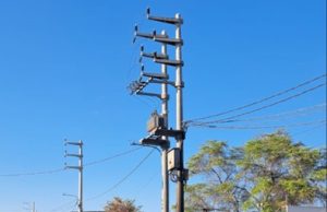 Enosa denuncia quema de basura cerca de postes y estación eléctrica