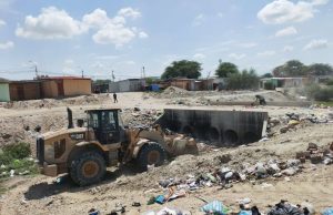 Retiran 20 toneladas de basura del dren Maldonado en Piura