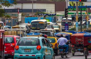 Alza del combustible pone en alerta al transporte urbano en Piura