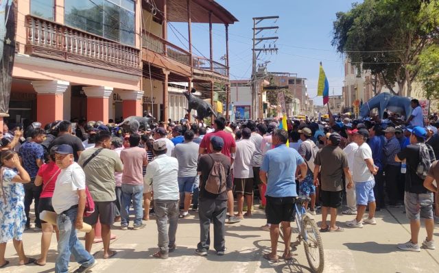 Vecinos de Catacaos protestan