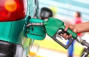 ¿Dónde puede encontrar el combustible más económico en Piura?