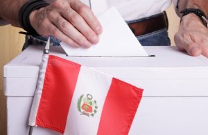 Indecisos definirán elecciones en medio de voto duro firme