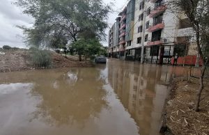 Vecinos de Miraflores viven en incertidumbre ante crecida del río Piura