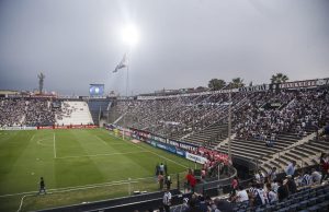Tres hinchas de Alianza Lima permanecen en estado crítico tras trágico banderazo