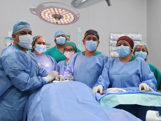 Reconstrucción maxilofacial en el hospital Santa Rosa
