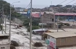 Desborde en Paita afecta casas y genera riesgo sanitario